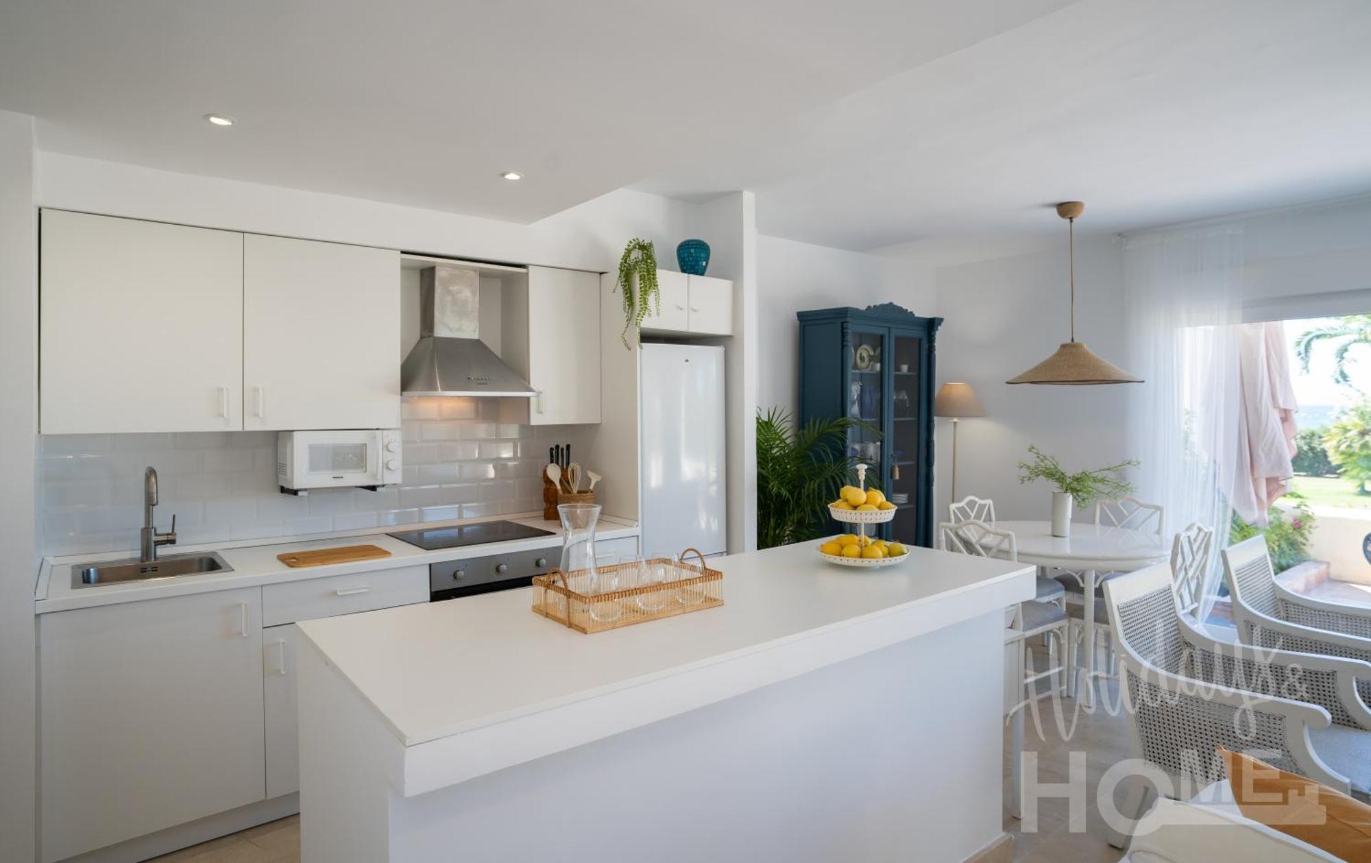 Apartemen Neptuno Ii Beachfront Elviria,sea Views,lovely Terrace And Pool