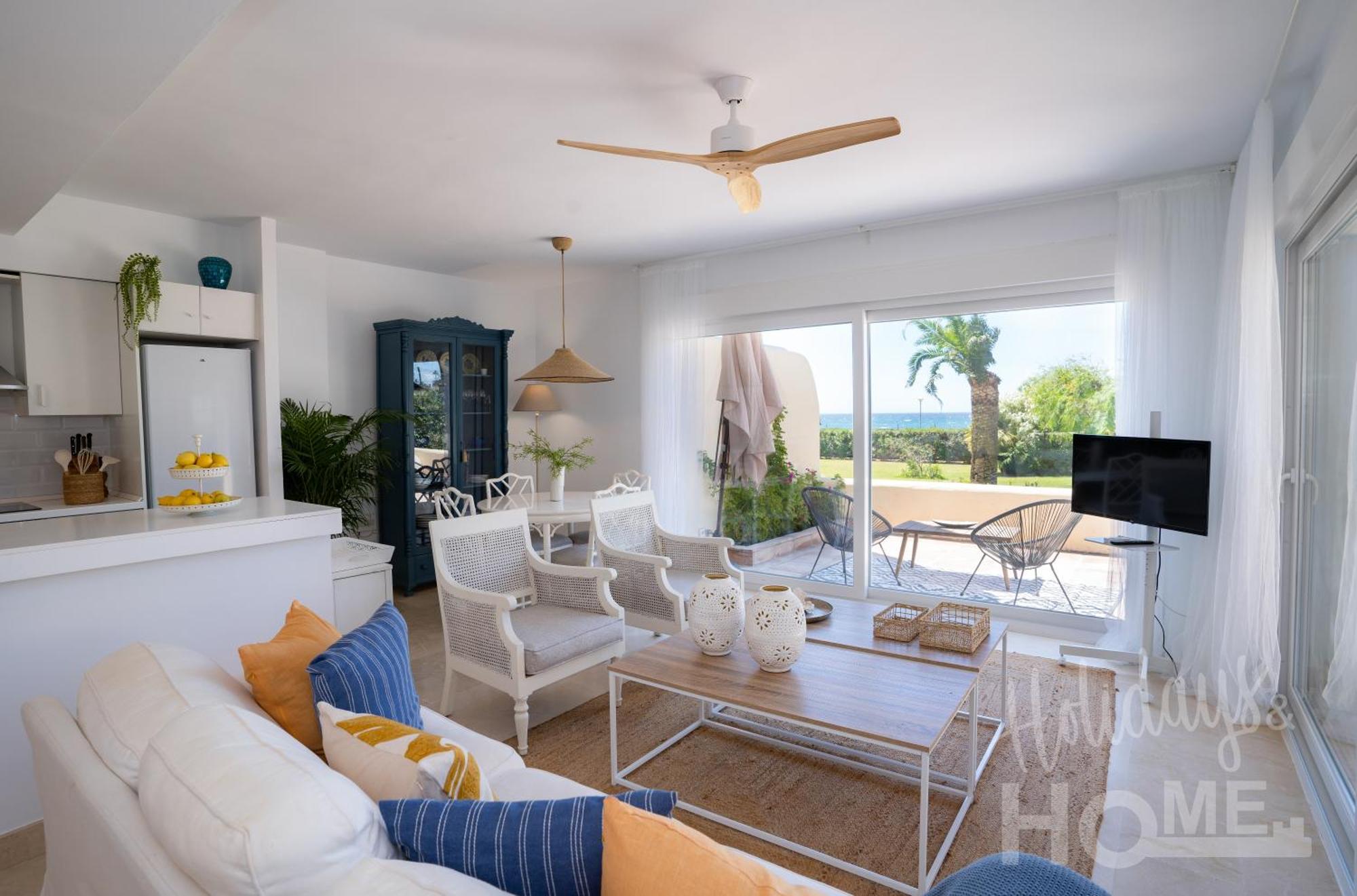 Neptuno Ii Beachfront Elviria,sea Views,lovely Terrace And Pool Marbella