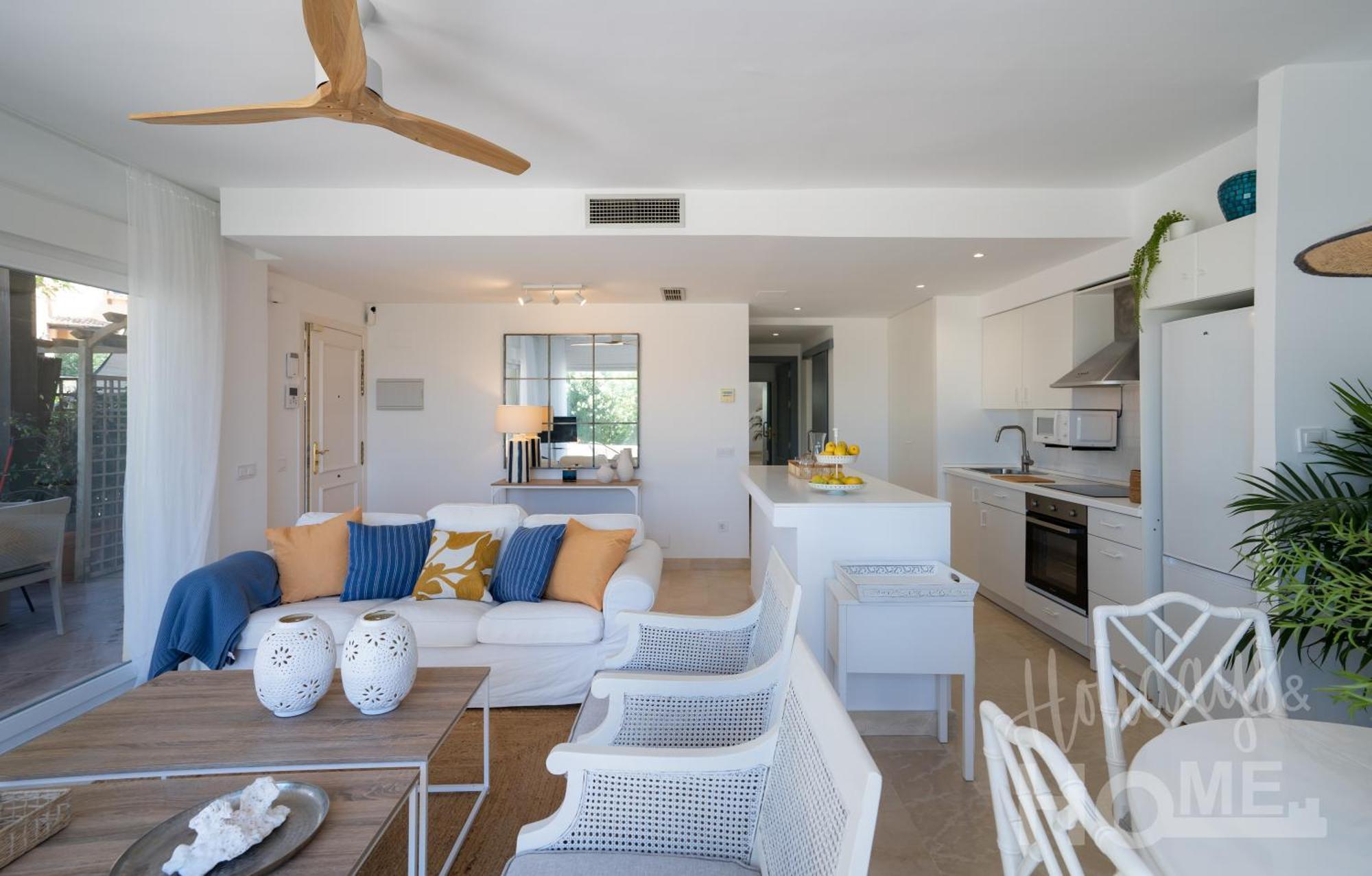 Neptuno Ii Beachfront Elviria,sea Views,lovely Terrace And Pool Marbella