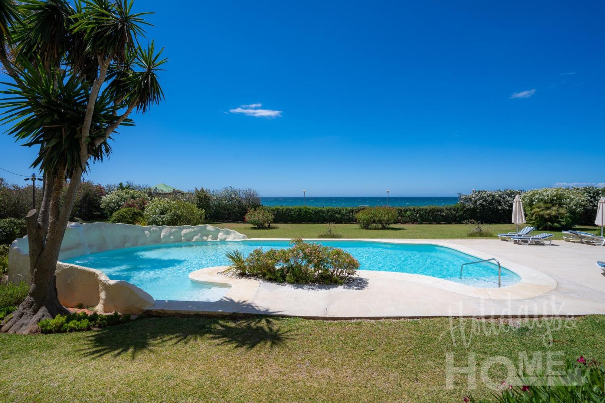 Neptuno Ii Beachfront Elviria,sea Views,lovely Terrace And Pool