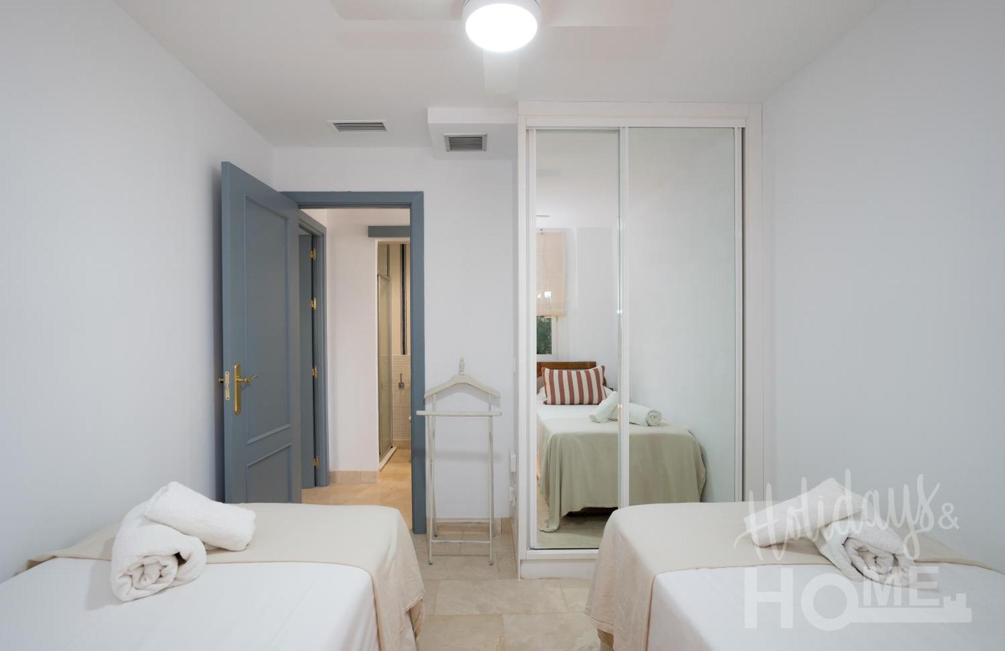 Neptuno Ii Beachfront Elviria,sea Views,lovely Terrace And Pool Apartment