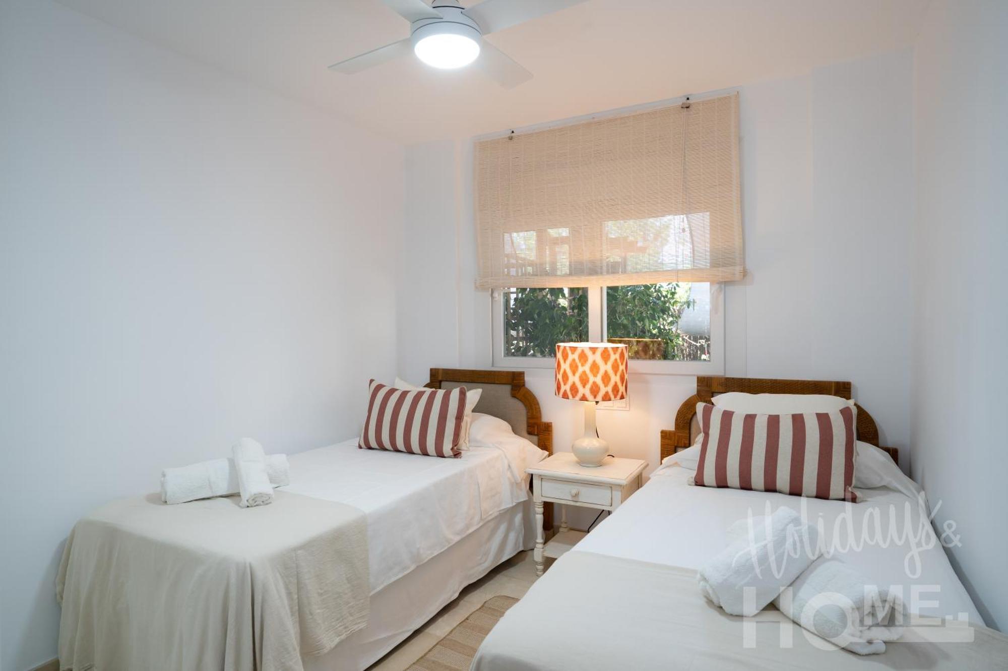 Neptuno Ii Beachfront Elviria,sea Views,lovely Terrace And Pool Marbella