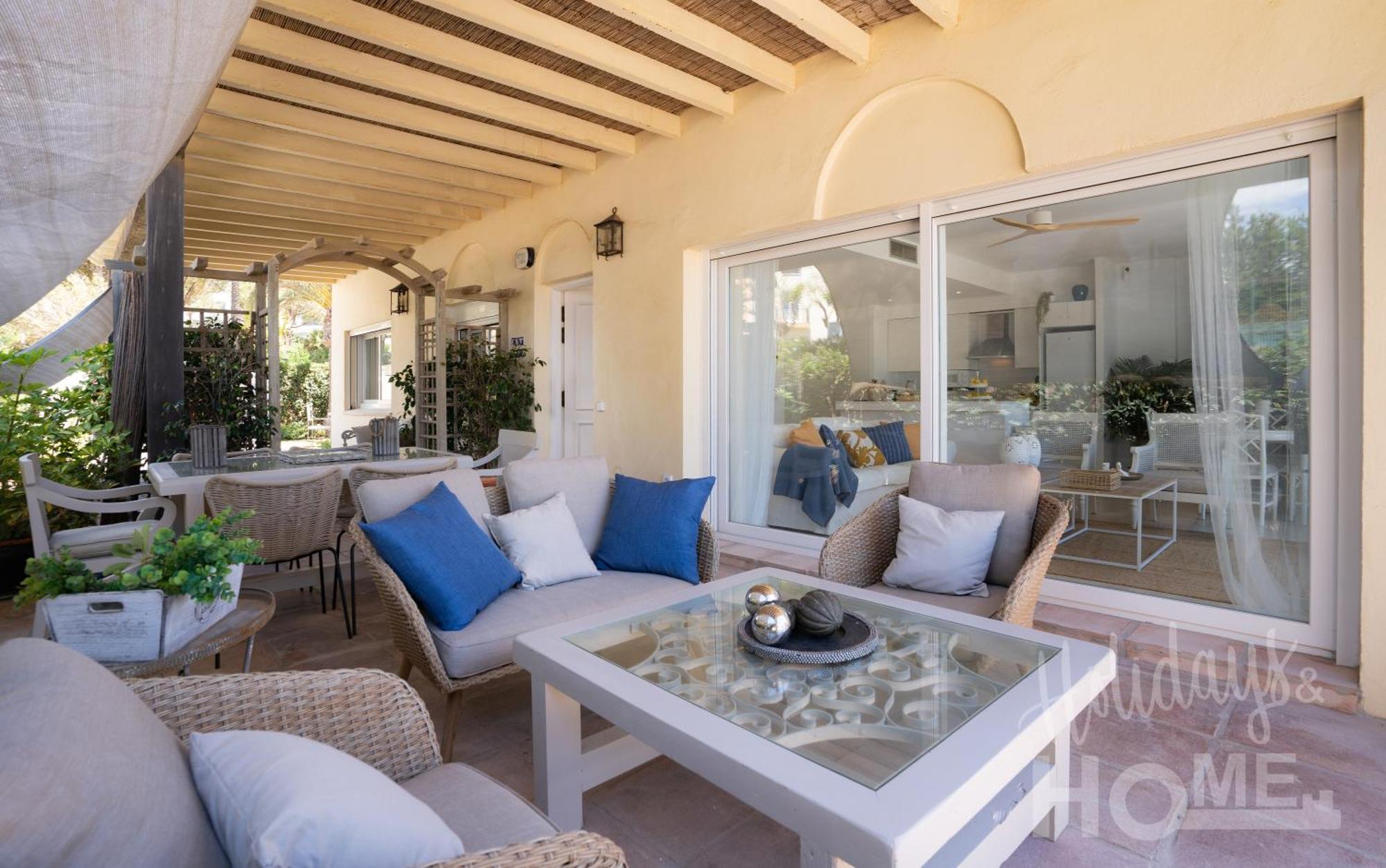 Neptuno Ii Beachfront Elviria,sea Views,lovely Terrace And Pool *