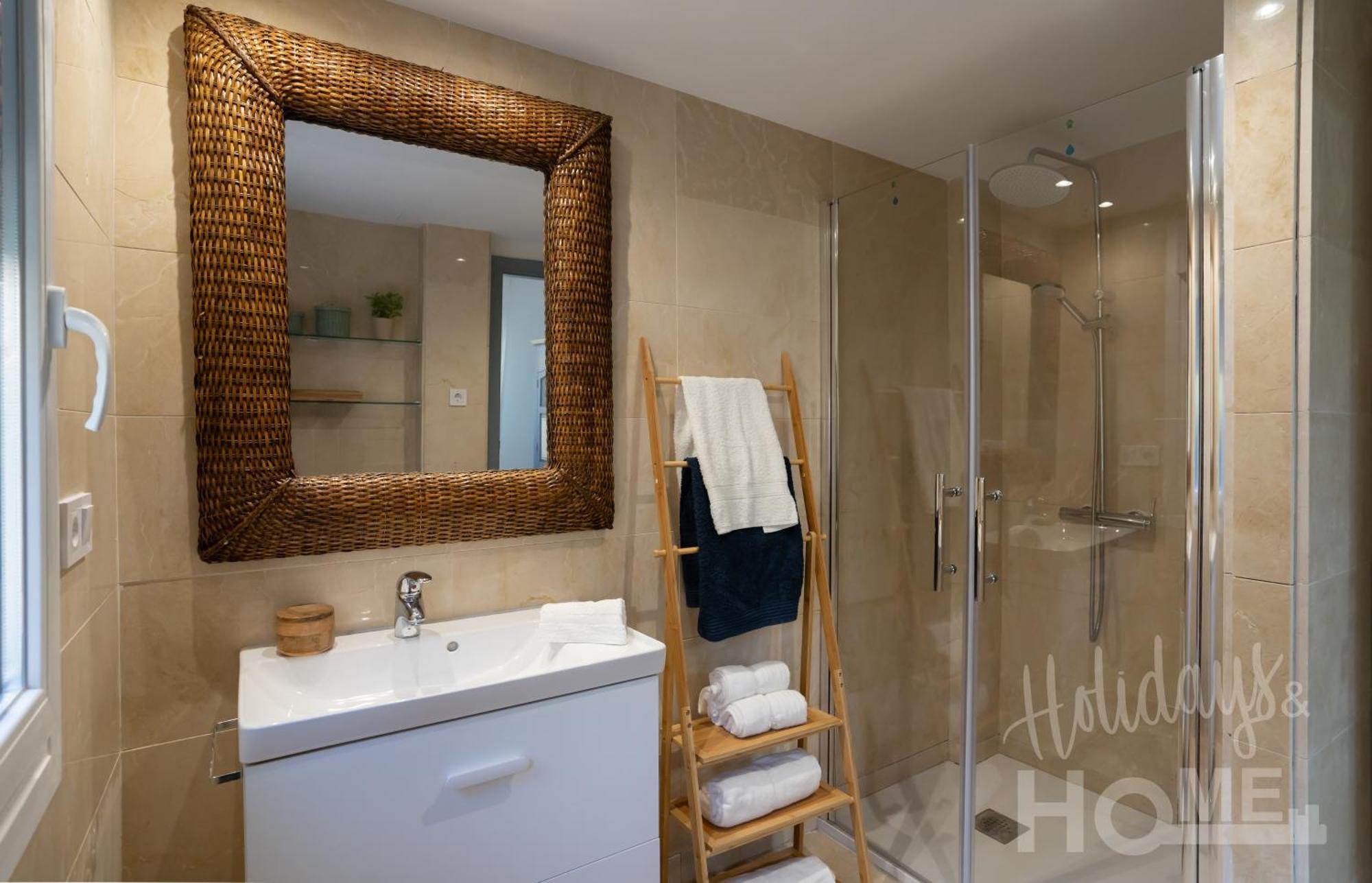 Neptuno Ii Beachfront Elviria,sea Views,lovely Terrace And Pool *