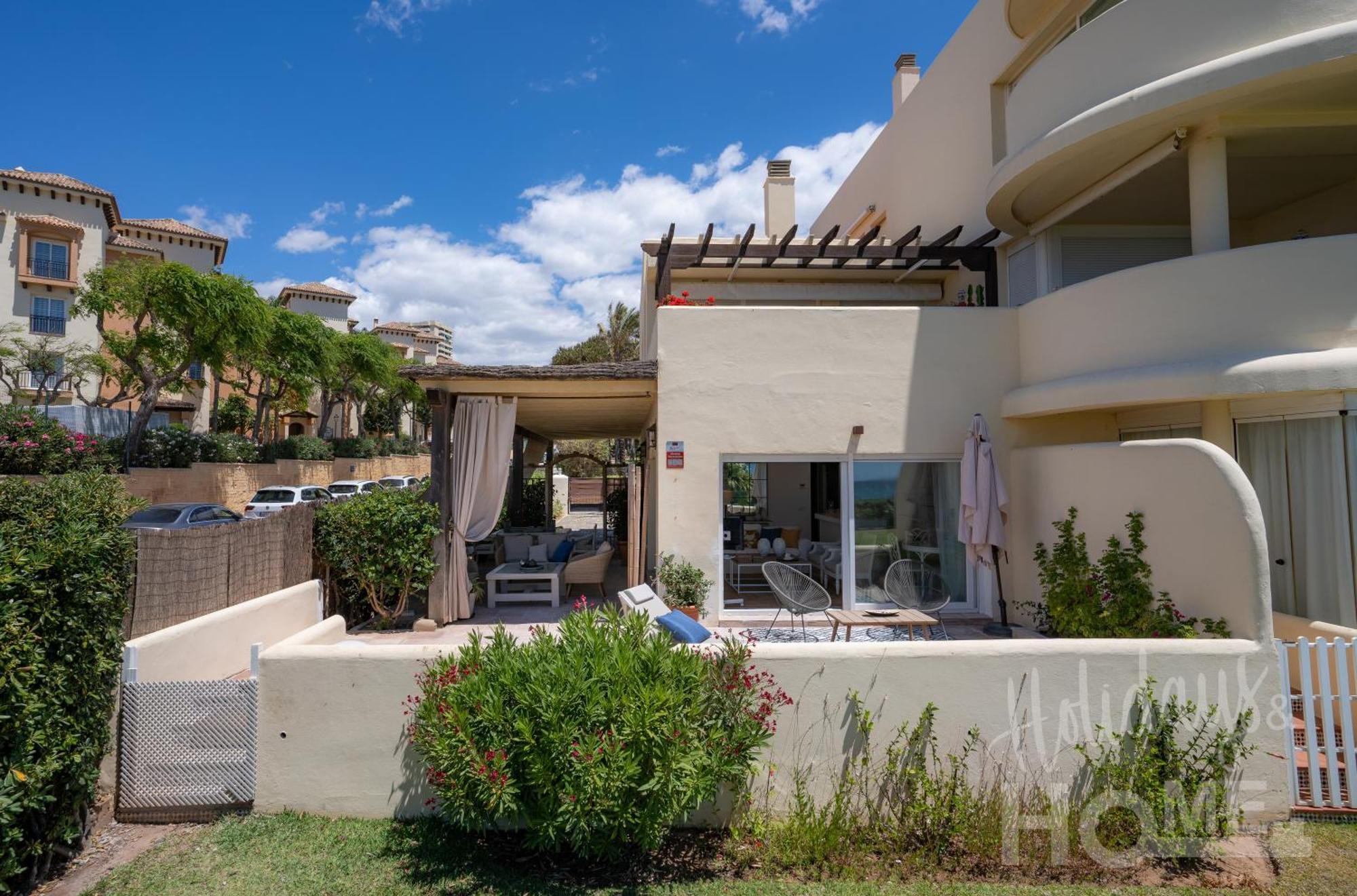 Apartment Neptuno Ii Beachfront Elviria,sea Views,lovely Terrace And Pool